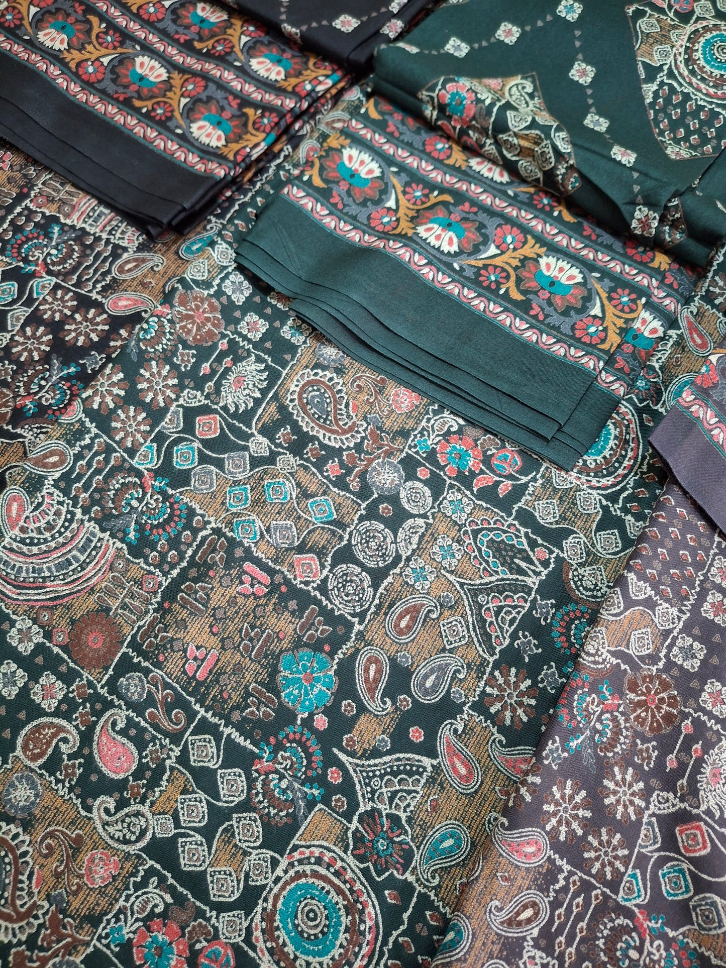 Alpiane Paisley Print (3 pieces suits)Top Quality