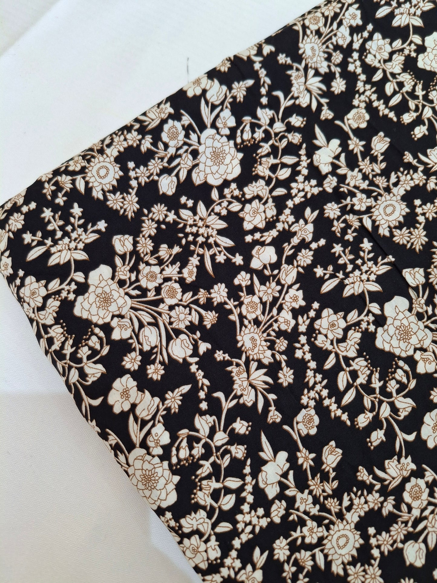 Viscose(4 meters)Full Suit Set,Black and Mustered,Black and Pink