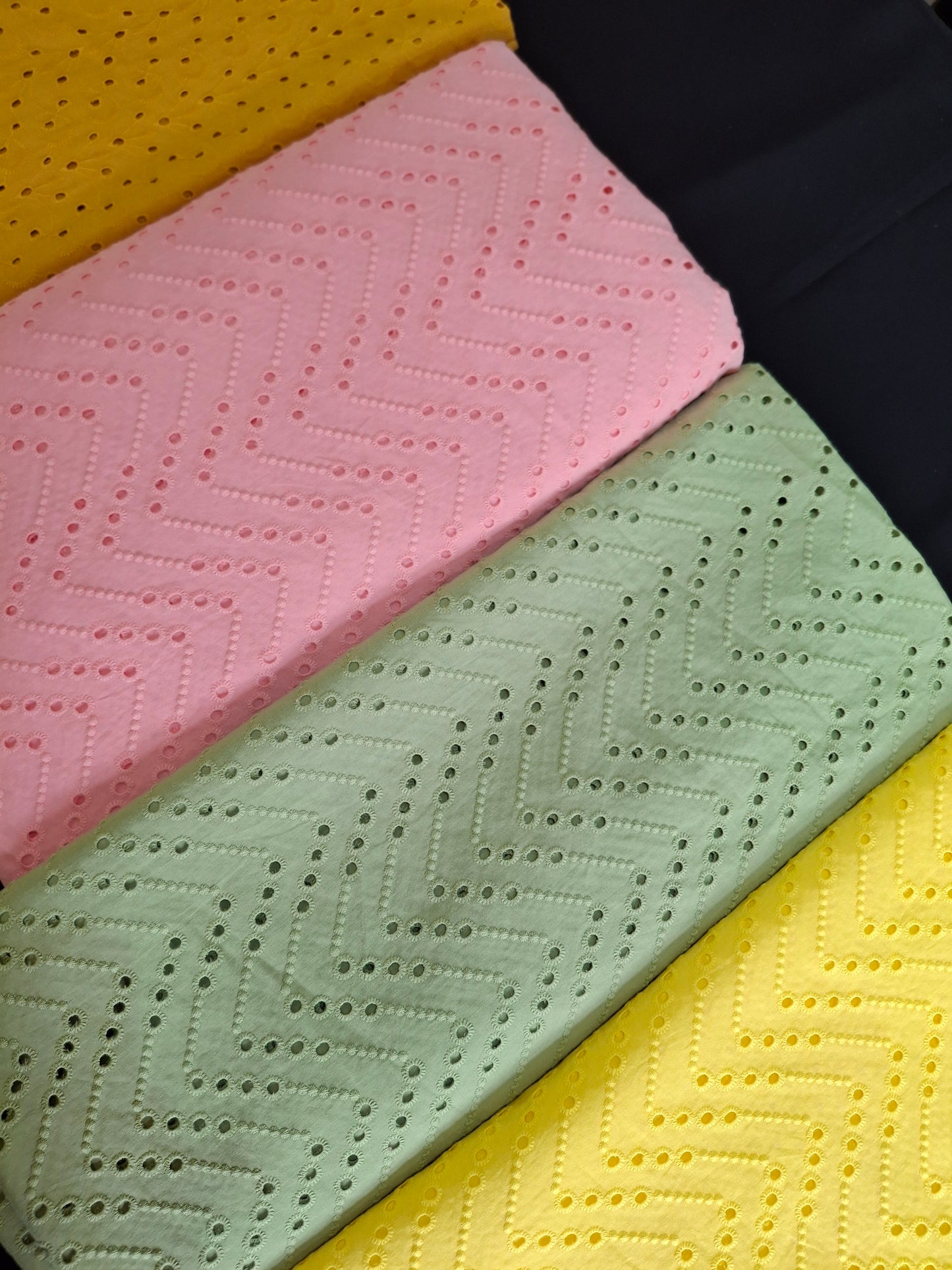 Chikankari-style Cotton Top Quality(suit set 4-meter)