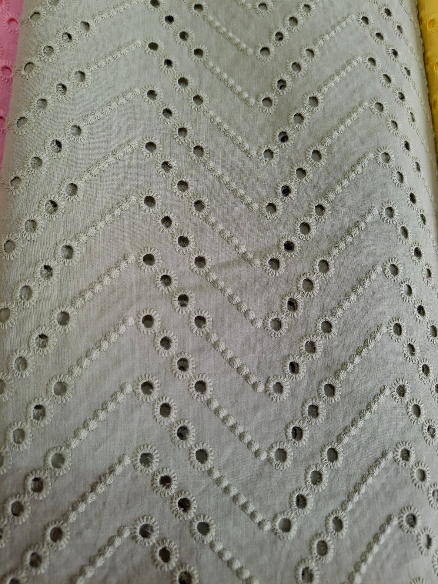 Chikankari-style Cotton Top Quality(suit set 4-meter)